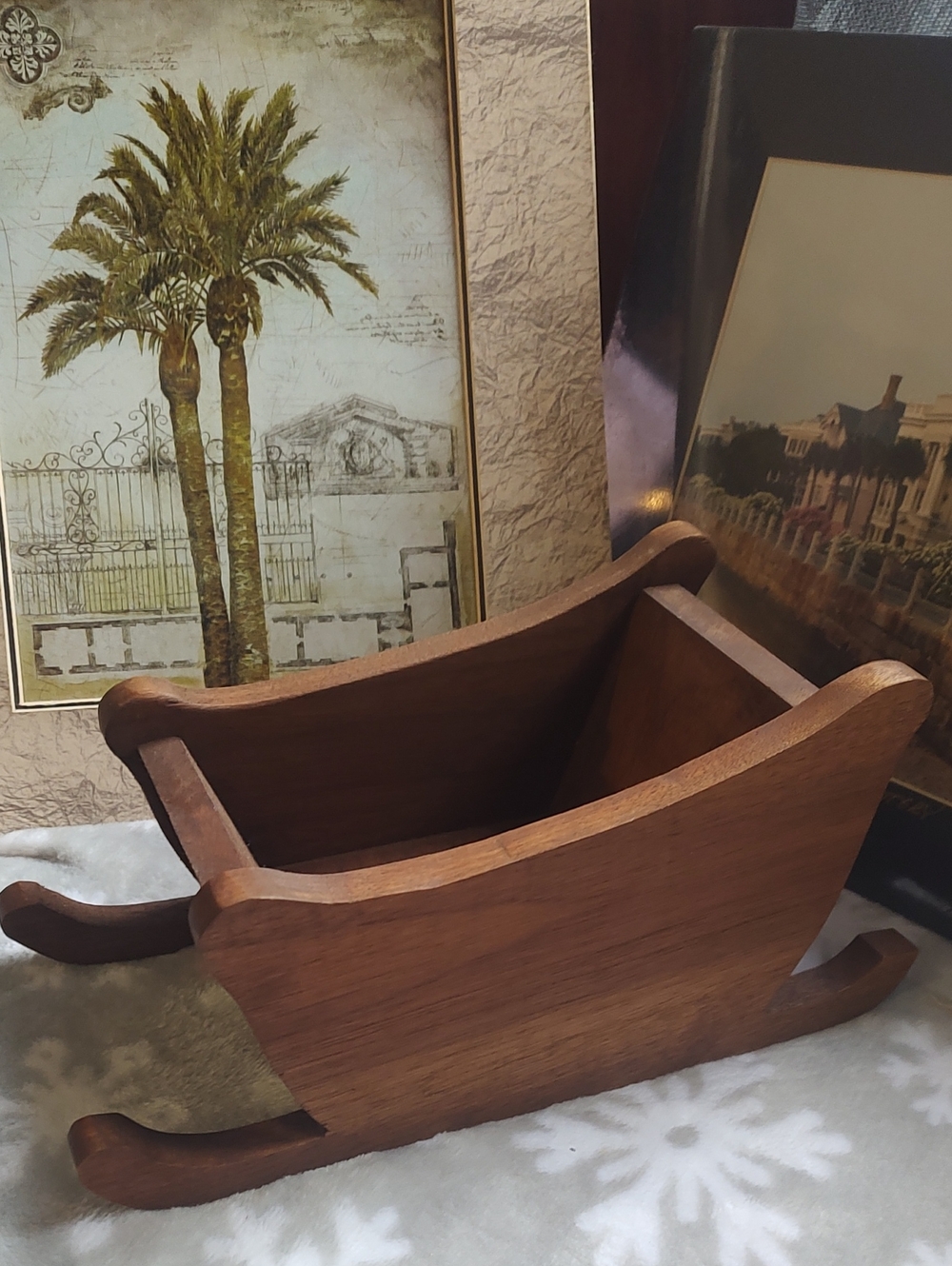 Sleigh Decorative Holder
